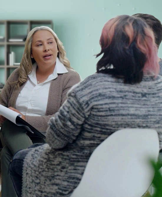 Психолог консультирует семейную пару